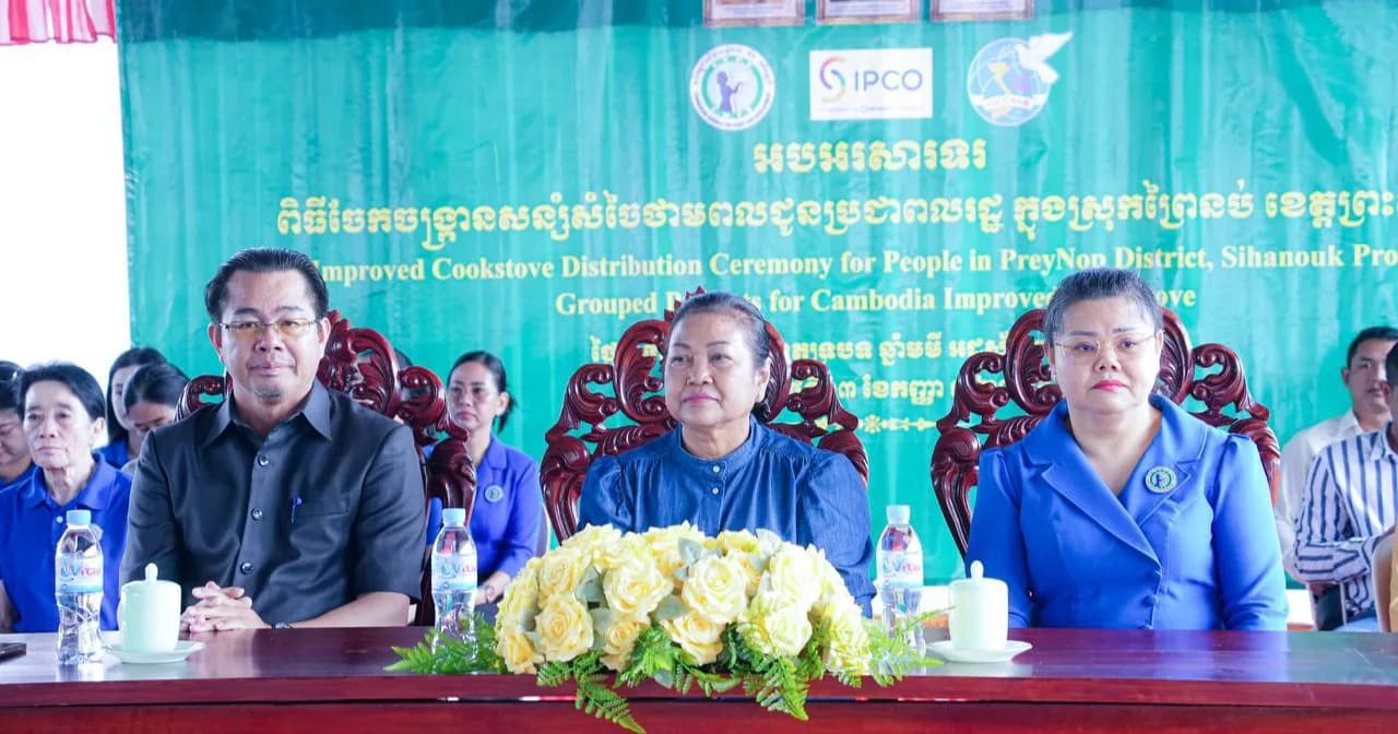 សមាគមនារីកម្ពុជាដើម្បីសន្តិភាព និងអភិវឌ្ឍន៍ ចែកចង្ក្រានសន្សំសំចៃថាមពលជូនពលរដ្ឋ ១.២០៣ គ្រួសារ នៅខេត្តព្រះសីហនុ ដើម្បីលើកកម្ពស់សុខុមាលភាពគ្រួសារ និងបរិស្ថាន