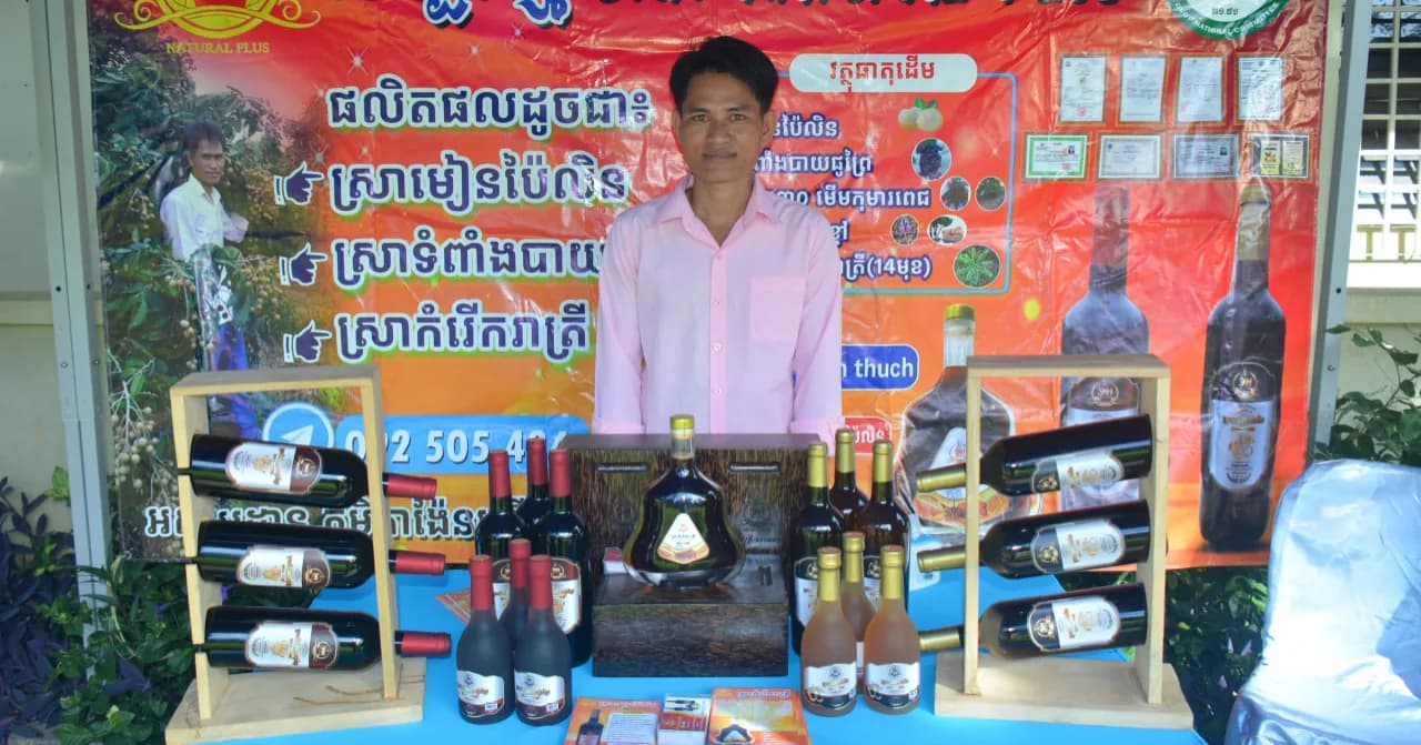 ស្រាទំពារបាយជូរព្រៃ និង ស្រាកំរើករាត្រី របស់សិប្បករភូមិតាង៉ែនក្រោម ត្រូវបានទទួលស្គាល់ ជាផលិតផល«ភូមិមួយ ផលិតផលមួយ»