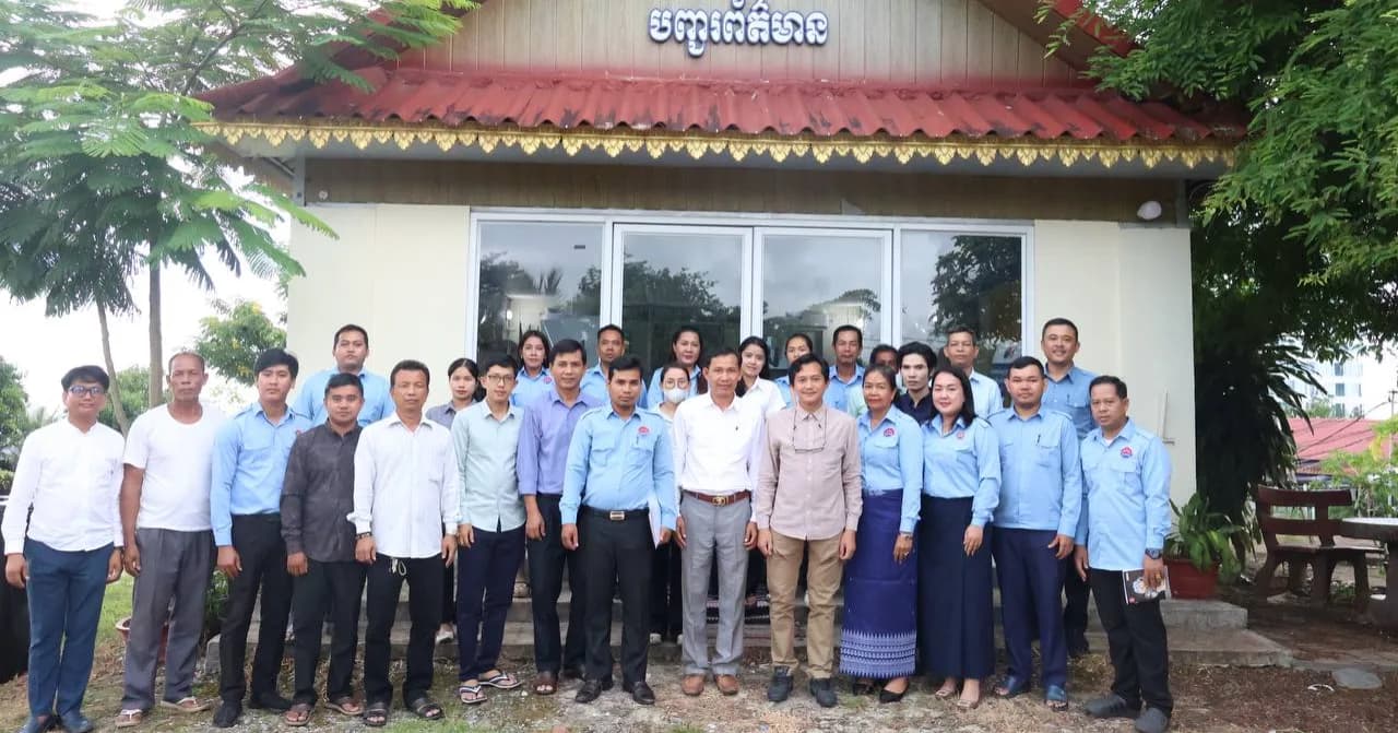 ឯកឧត្តម ទេព អស្នារិទ្ធ ចុះជួបសំណេះសំណាល និងតម្រង់ទិសការងារជូនមន្ត្រីមន្ទីរព័ត៌មានខេត្តព្រះសីហនុ