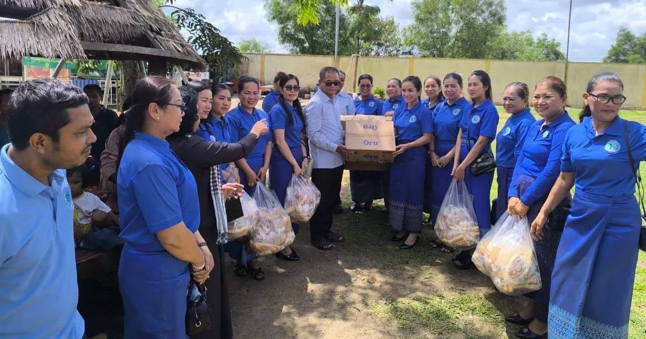អនុសាខាសមាគមនារីកម្ពុជាដើម្បីសន្តិភាព និងអភិវឌ្ឍន៍ក្រុងព្រះសីហនុ នាំយកអំណោយសប្បុរសធម៌ជូនជនអនាថា និងជនវិបល្លាសស្មារតី
