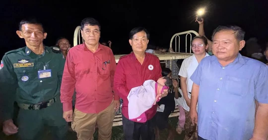 អនុសាខាកាកបាទក្រហមកម្ពុជាស្រុកព្រៃនប់ ចុះសួរសុខទុក្ខ និងនាំយកអំណោយមនុស្សធម៌ផ្តល់ជូនស្ត្រីទើបសម្រាលកូន ដែលកំពុងជួបការលំបាក