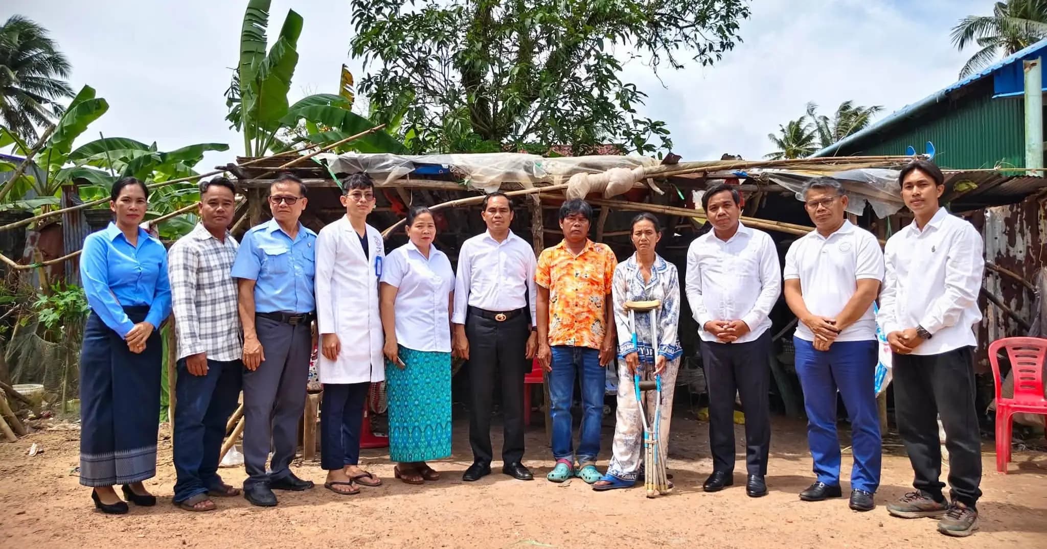 ក្រុមការងារមនុស្សធម៌សម្តេចតេជោ-ធិបតី ចុះសួរសុខទុក្ខ និងបញ្ជូនគ្រួសារពិការភាពចំនួន ២គ្រួសារ ពីស្រុកស្ទឹងហាវ ទៅព្យាបាលនៅមន្ទីរពេទ្យជាតិ តេជោសន្តិភាព