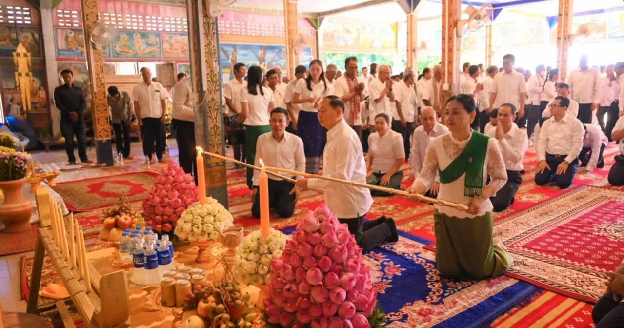 ឯកឧត្តម ឆាយ ឫទ្ធិសែន និងលោកជំទាវ នាំយកទៀនព្រះវស្សា និងទេយ្យវត្ថុ ប្រគេនព្រះសង្ឃ ចំនួន ២៧វត្ត-អាស្រម ស្ថិតនៅក្នុងស្រុកទឹកផុស ខេត្តកំពង់ឆ្នាំង