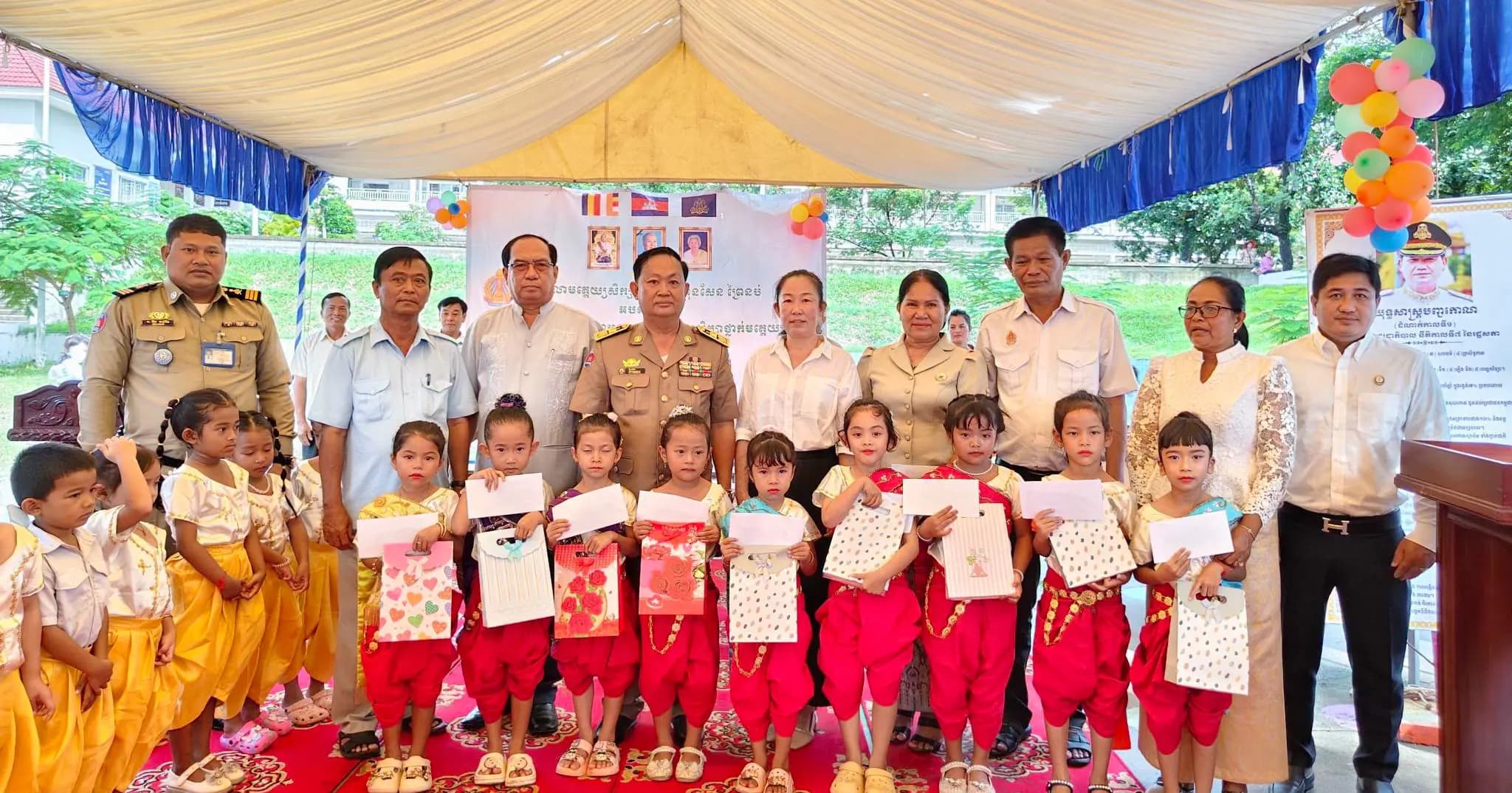 រដ្ឋបាលស្រុកព្រៃនប់ ប្រគល់វិញ្ញាបនបត្របញ្ជាក់ការសិក្សា និងលិខិតថ្លែងអំណរគុណ ជូនដល់មត្តេយ្យធនធានព្រៃនប់ ដើម្បីលើកកម្ពស់វិស័យអប់រំមូលដ្ឋាន