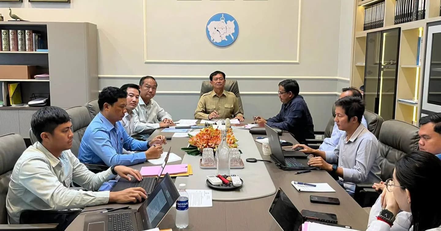 ថ្នាក់ដឹកនាំខេត្តព្រះសីហនុ ចូលរួមប្រជុំពិនិត្យ និងពិភាក្សាដោះស្រាយករណីដីធ្លីនៅស្រុកកំពង់សីលា នៅទីស្តីការក្រសួងរៀបចំដែនដី