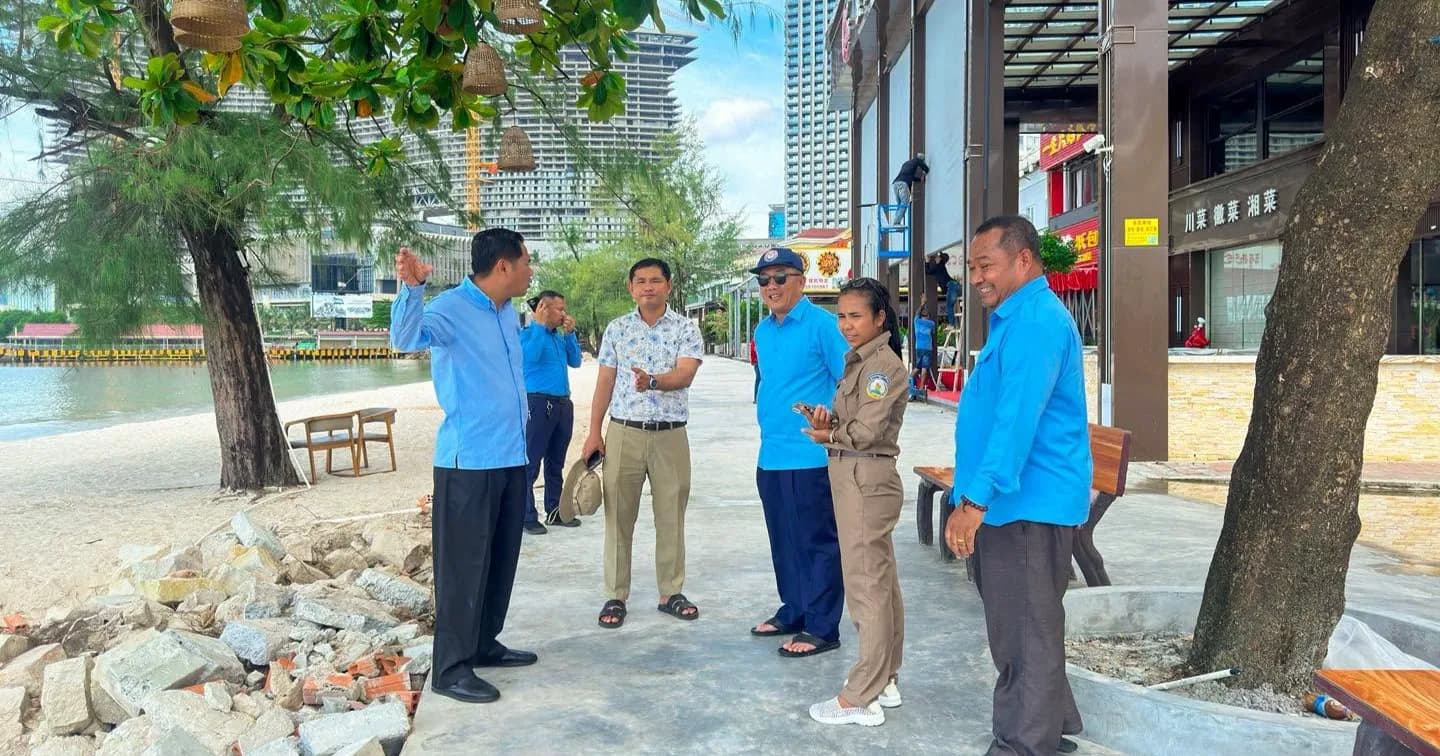 រដ្ឋបាលខេត្តព្រះសីហនុ ចុះពិនិត្យវឌ្ឍនភាពផ្លូវថ្មើរជើងឆ្នេរអូរឈើទាល និងការរៀបចំសុវត្ថិភាពជូនភ្ញៀវទេសចរ