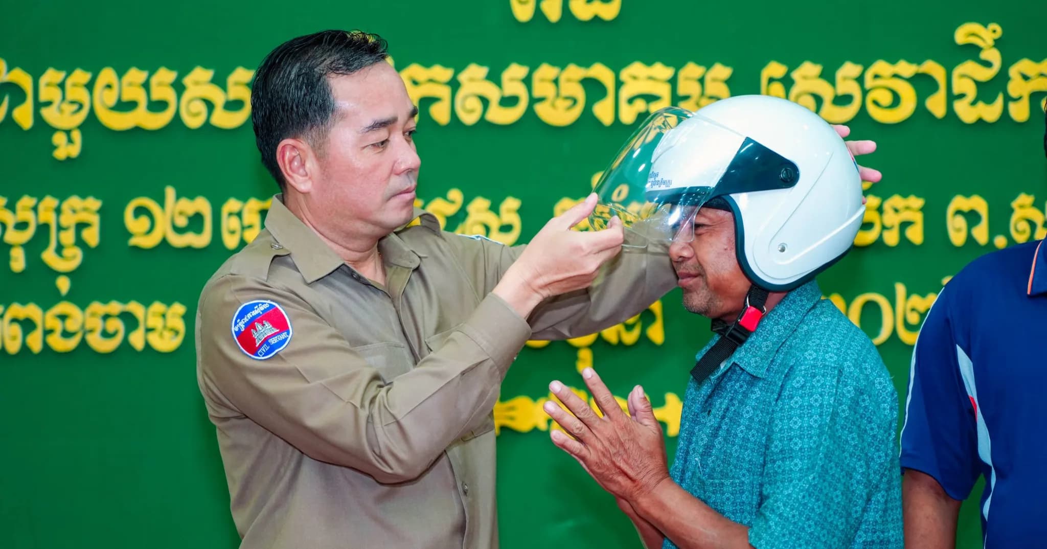 ឯកឧត្តម អ៊ុន ចាន់ដា ស្នើដល់សមាជិកសមាគមសេវាដឹកជញ្ជូនខេត្តកំពង់ចាម ត្រូវគោរពច្បាប់ចរាចរណ៍ឱ្យបានខ្ជាប់ខ្ជួនក្នុងការដឹកជញ្ជូនភ្ញៀវ