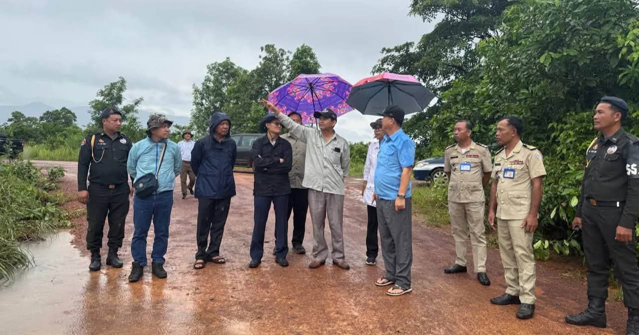 ឯកឧត្ដម រដ្ឋលេខាធិការក្រសួងរៀបចំដែនដី ចុះពិនិត្យស្ពានចំនួន ២ កន្លែង ក្នុងស្រុកកំពង់សីលា ដែលរងផលប៉ះពាល់ដោយសារជំនន់ទឹកភ្លៀង