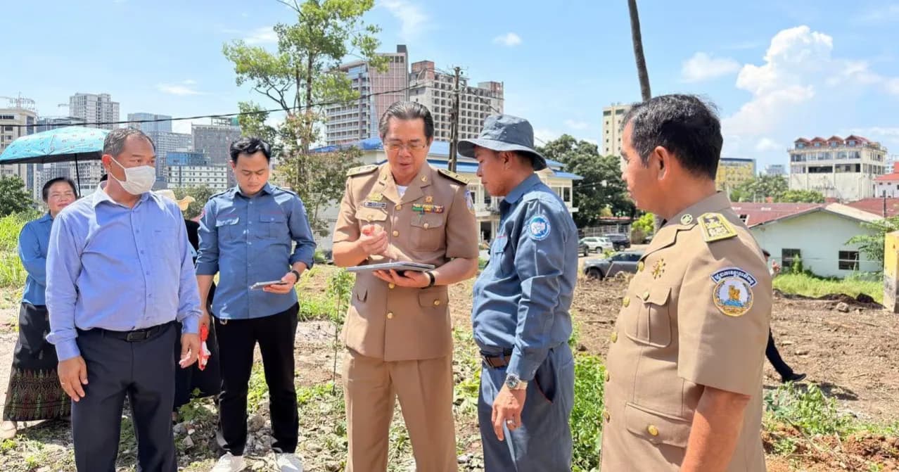 ឯកឧត្តម ម៉ាង ស៊ីណេត អភិបាលខេត្តព្រះសីហនុ ដឹកនាំពិនិត្យទីតាំងត្រៀមសាងសង់អគារមន្ទីរពេទ្យថ្មី ក្នុងបរិវេណមន្ទីរពេទ្យបង្អែកខេត្ត