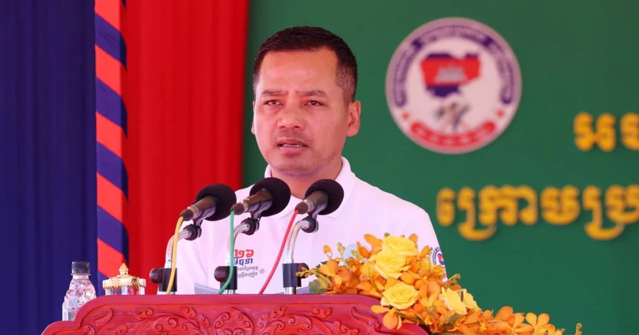 ឯកឧត្តមអភិសន្តិបណ្ឌិត ស សុខា អញ្ជើញជាអធិបតីពិធីដុតបំផ្លាញគ្រឿងញៀនជាង ៥តោន នៅខេត្តកណ្តាល