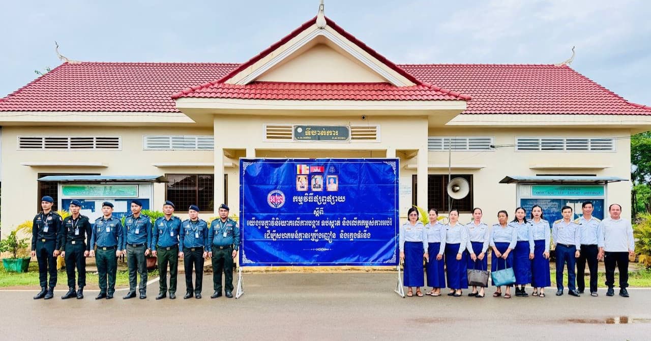 កងរាជអាវុធហត្ថខេត្តកំពង់ចាម ចុះធ្វើការផ្សព្វផ្សាយអប់រំ ដល់សិស្សានុសិស្ស នៅវិទ្យាល័យ ហ៊ុន សែន ព្រៃទទឹង