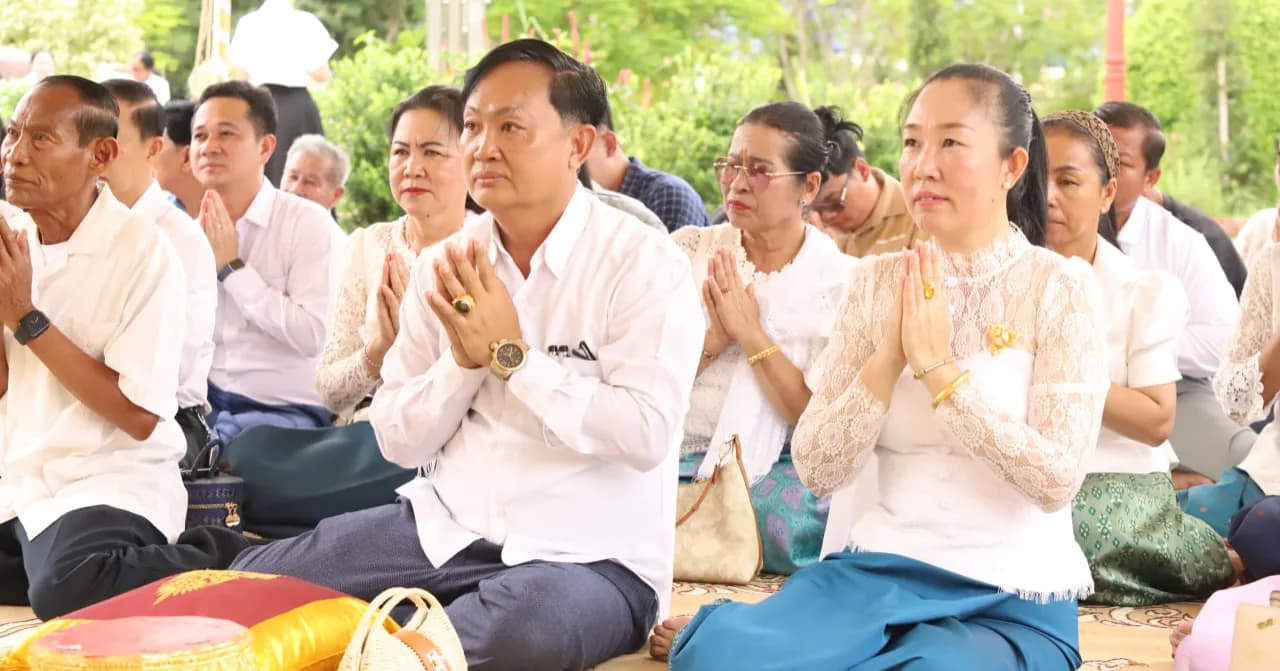 រដ្ឋបាលស្រុកព្រៃនប់ រៀបចំពិធីប្រគេនទៀនព្រះវស្សាជូនវត្តនៅក្នុងស្រុកព្រៃនប់ ដើម្បីឧទ្ទិសកុសល និងបន្តរក្សាវប្បធម៌ប្រពៃណីព្រះពុទ្ធសាសនា