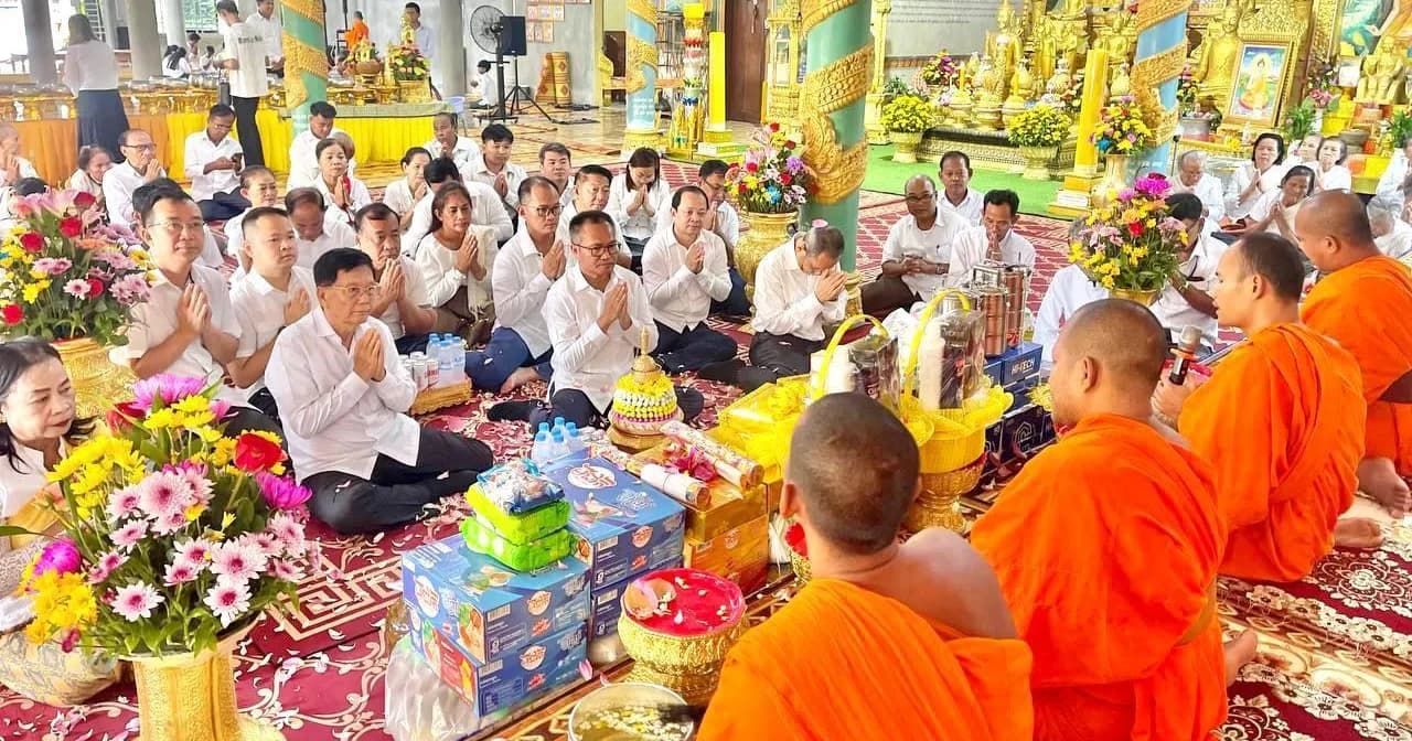 ឯកឧត្តម សៅ សុភាព ដឹកនាំក្រុមការងារនាំយកទេយ្យវត្ថុ និងបច្ច័យប្រគេនព្រះសង្ឃគង់ចាំព្រះវស្សា ក្នុងស្រុកស្ទឹងហាវ ក្នុងឱកាសបុណ្យកាន់បិណ្ឌវេនទី៨