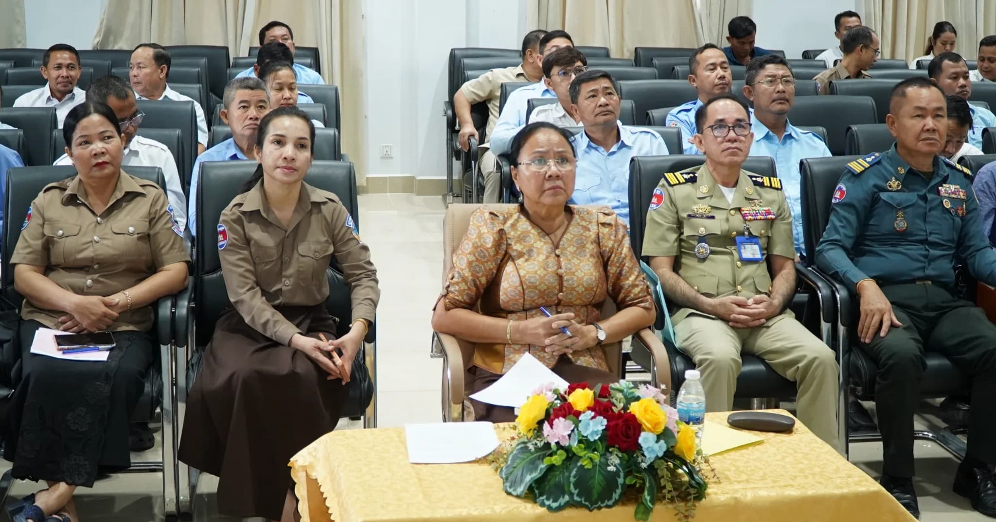 លោកជំទាវ យុឹង សុឃឿន ដឹកនាំជុំពិនិត្យ កែសម្រួល និងវាយតម្លៃសេចក្តីព្រាងរបាយការណ៍ពាក់កណ្តាលអាណត្តិ នៃផែនការអភិវឌ្ឍន៍ខេត្តព្រះសីហនុ