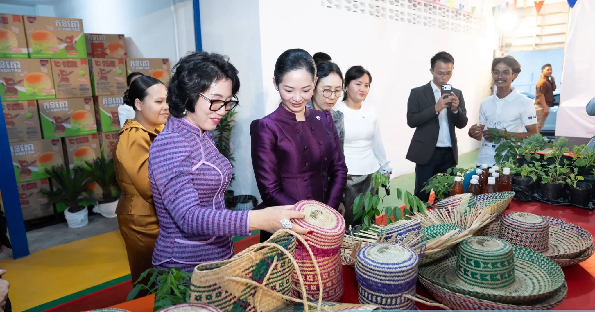លោកជំទាវរដ្ឋមន្ត្រី ចម និម្មល អញ្ជើញជាអធិបតីពិធីសម្ពោធដាក់ឱ្យប្រើប្រាស់ជាផ្លូវការ មជ្ឈមណ្ឌលចែកចាយផលិតផលខ្មែរ “ផ្សារខ្មែរ MSME HUB (ទួលពង្រ)”