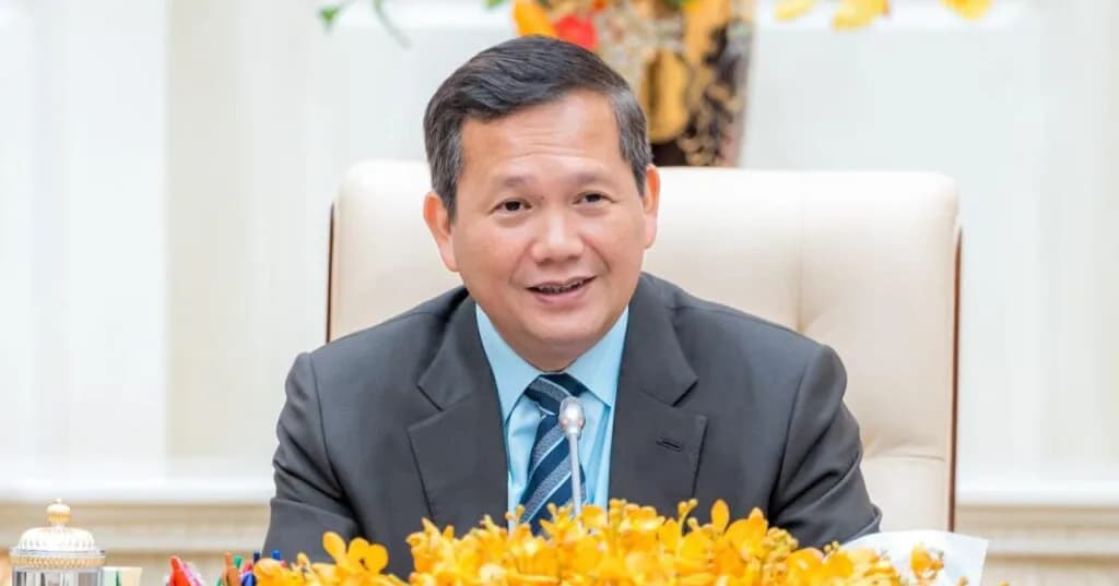 សម្តេចធិបតី ហ៊ុន ម៉ាណែត អបអរសាទរសិស្សជាប់បាក់ឌុប និងលើកទឹកចិត្តអ្នកធ្លាក់ឱ្យបន្តខិតខំប្រឹងប្រែង