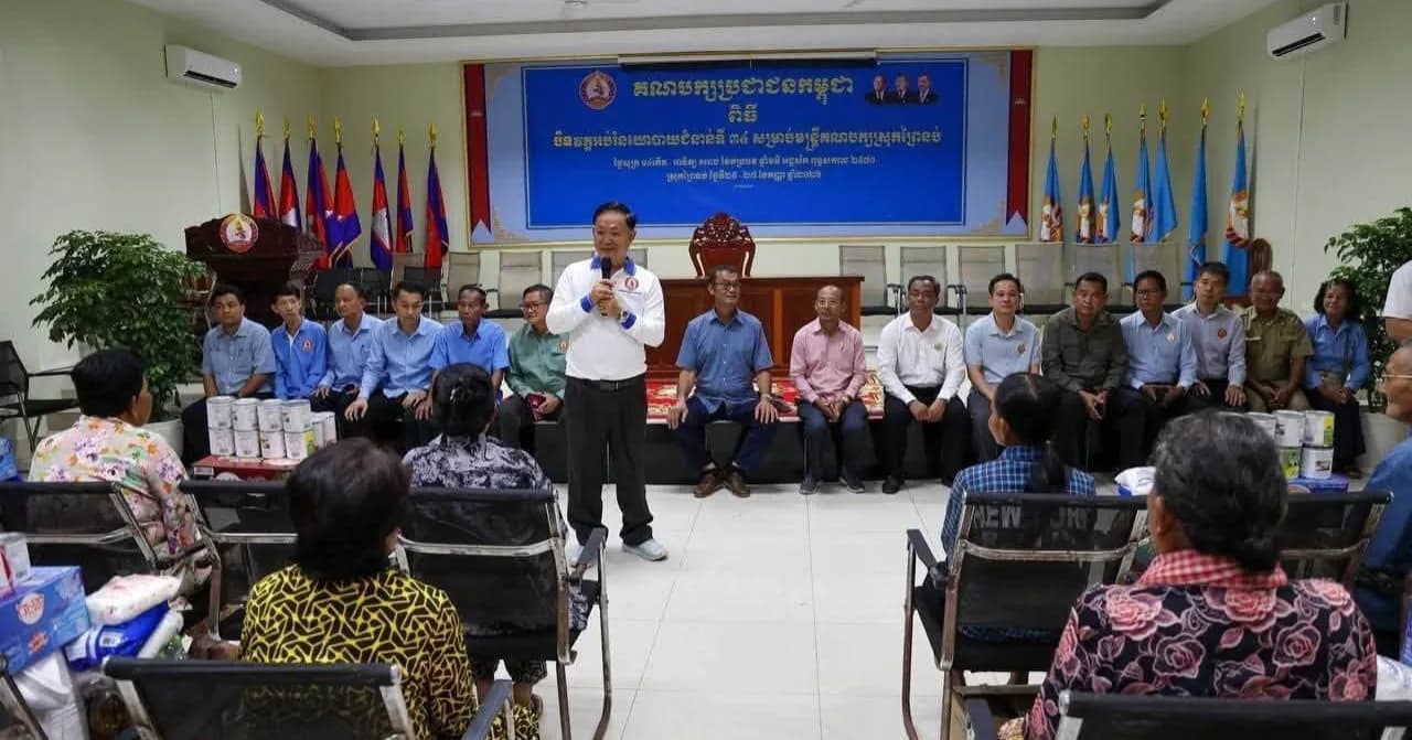 ក្រុមការងារគណបក្សប្រជាជនកម្ពុជាស្រុកព្រៃនប់ ចុះសួរសុខទុក្ខ និងនាំយកអំណោយសង្គ្រោះជូនប្រជាពលរដ្ឋខ្វះខាតចំនួន ៥ឃុំ