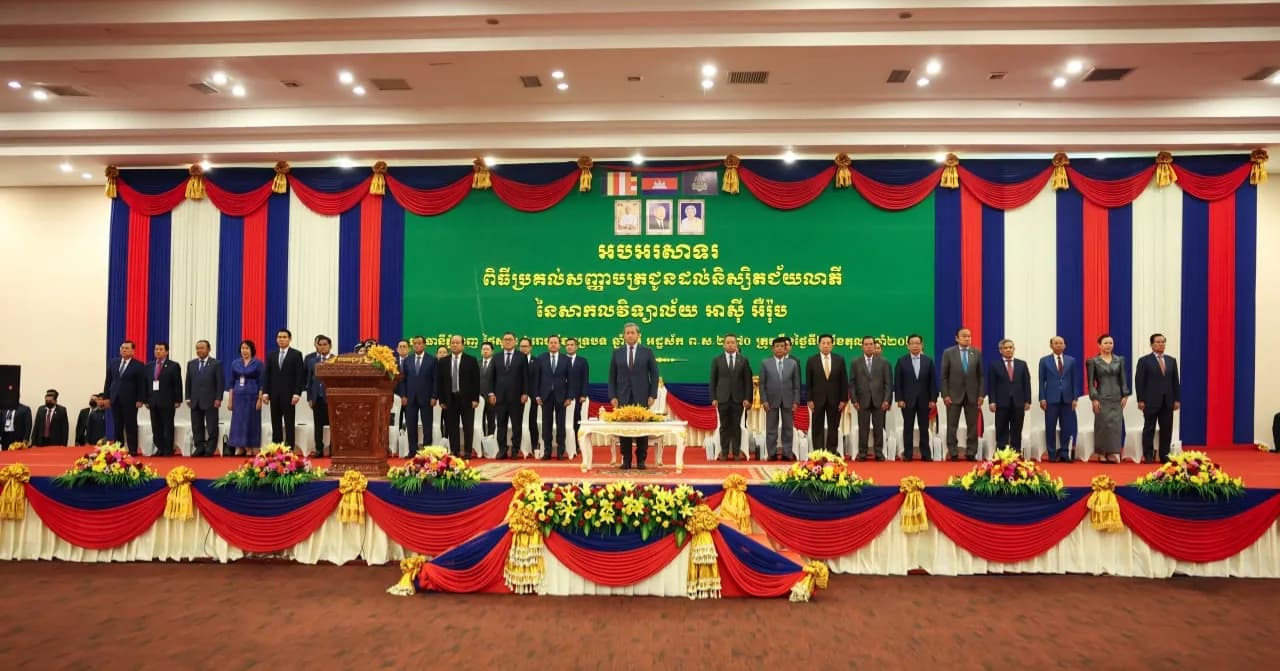 សម្ដេចធិបតី អញ្ជើញជាអធិបតីពិធីប្រគល់សញ្ញាបត្រ ជូននិស្សិតជ័យលាភី ជាង២ពាន់អង្គ/នាក់ នៃសាកលវិទ្យាល័យ អាស៊ី អឺរ៉ុប