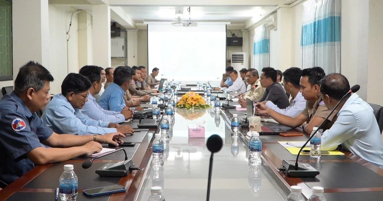 រដ្ឋបាលខេត្តព្រះសីហនុ និងខេត្តកំពត បើកកិច្ចប្រជុំពិនិត្យ និងពិភាក្សាលើការកំណត់ទីព្រំប្រទល់រដ្ឋបាលរវាងខេត្តទាំងពីរ