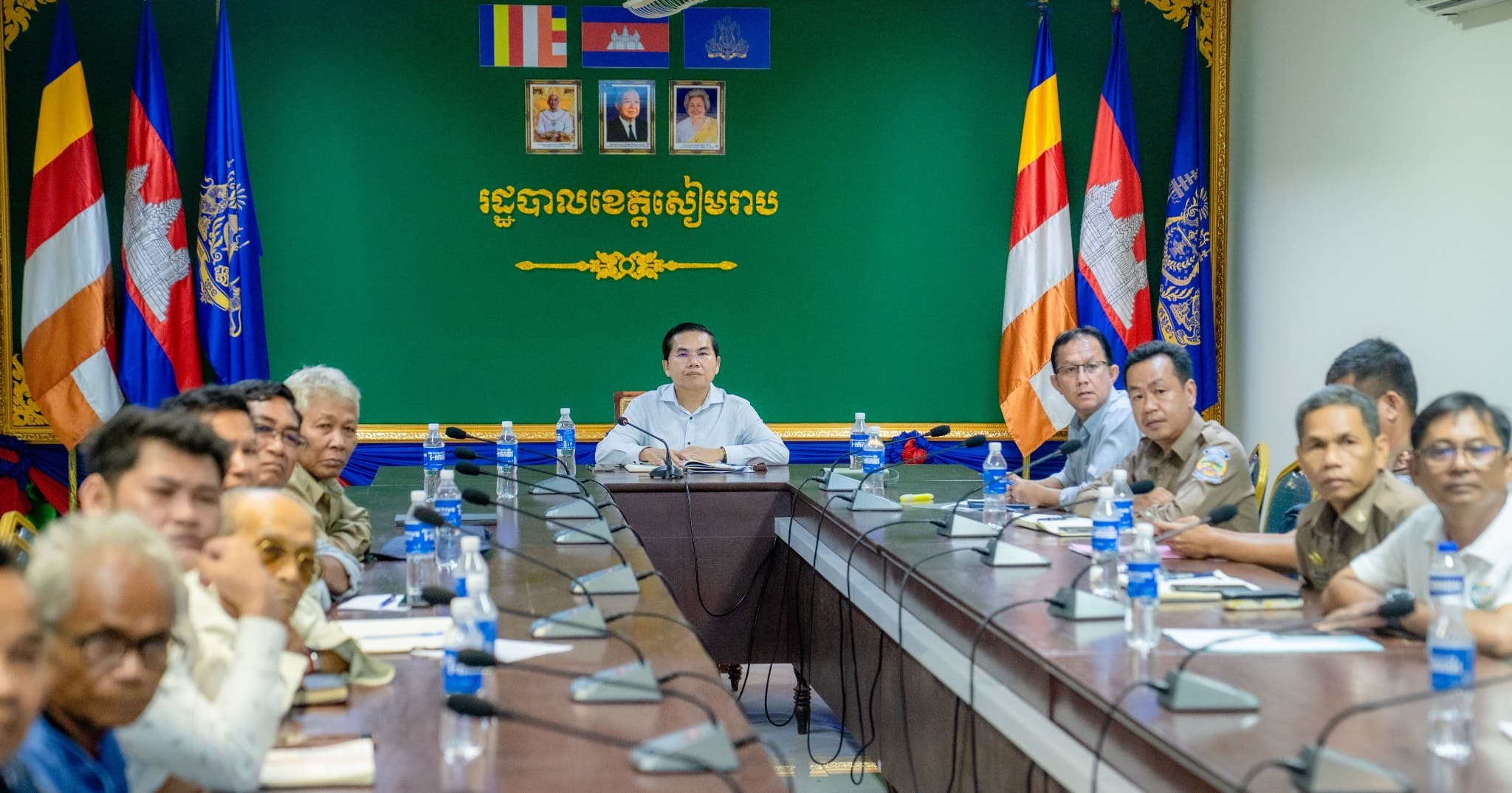 រដ្ឋបាលខេត្តសៀមរាប ណែនាំដល់ក្រុមការងារបច្ចេកទេសចុះត្រួតពិនិត្យឡើងវិញចំពោះការចេញបណ្ណសមធម៌ដល់គ្រួសារក្រ១ក្រ២ស្ទួនក្នុងសង្កាត់ចុងឃ្នៀស