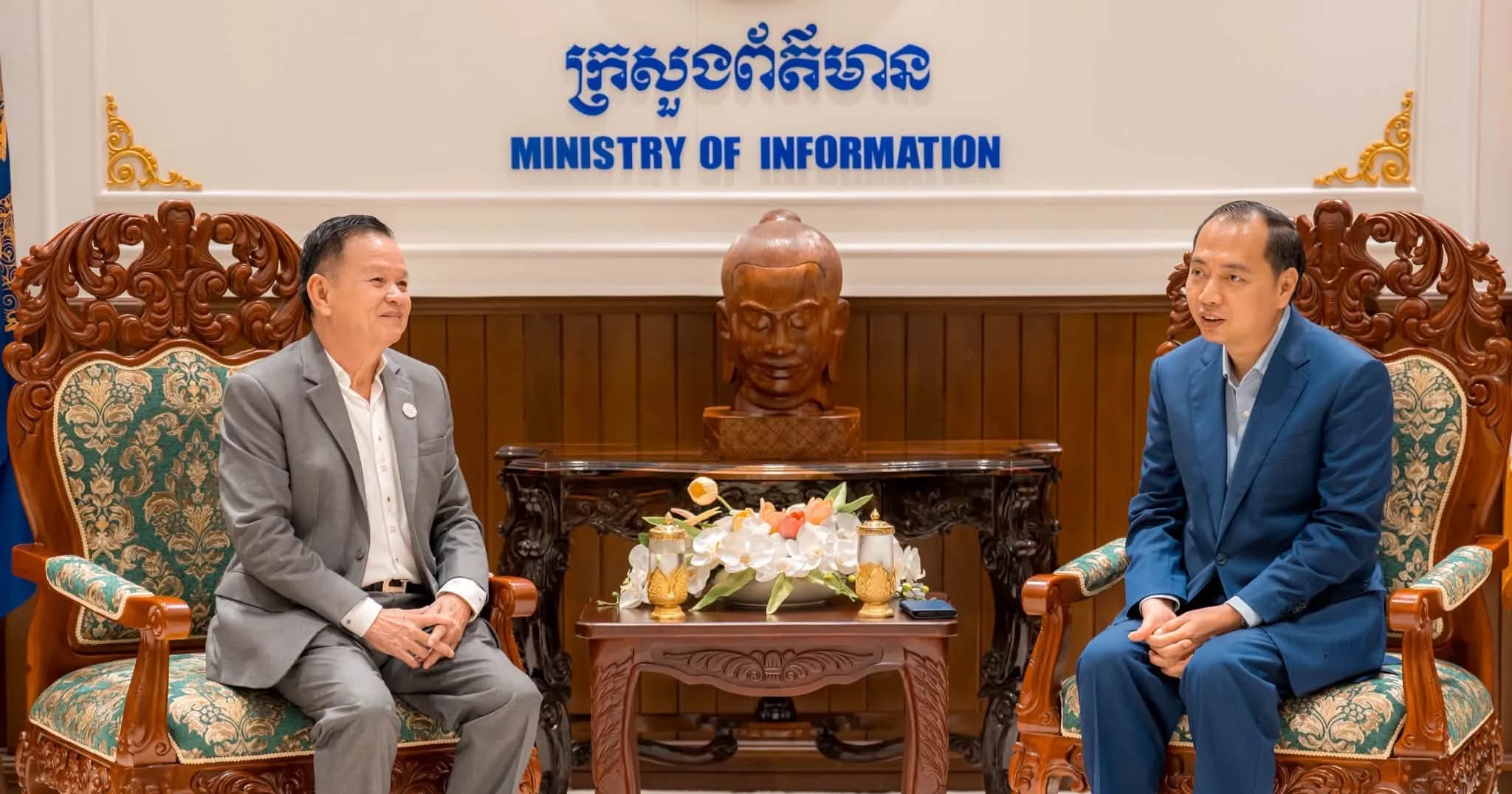 ឯកឧត្តម នេត្រ ភក្ត្រា៖ កិច្ចការមនុស្សធម៌គឺជាស្មារតីសាមគ្គីភាពជាតិដ៏រឹងមាំ ខណៈសមាគមនិស្សិតនវានុវត្តន៍វេជ្ជសាស្ត្រកម្ពុជា នាំយកថ្នាំសង្កូវជួយពលរដ្ឋរងគ្រោះដោយទឹកជំនន់ខេត្តក្រចេះ