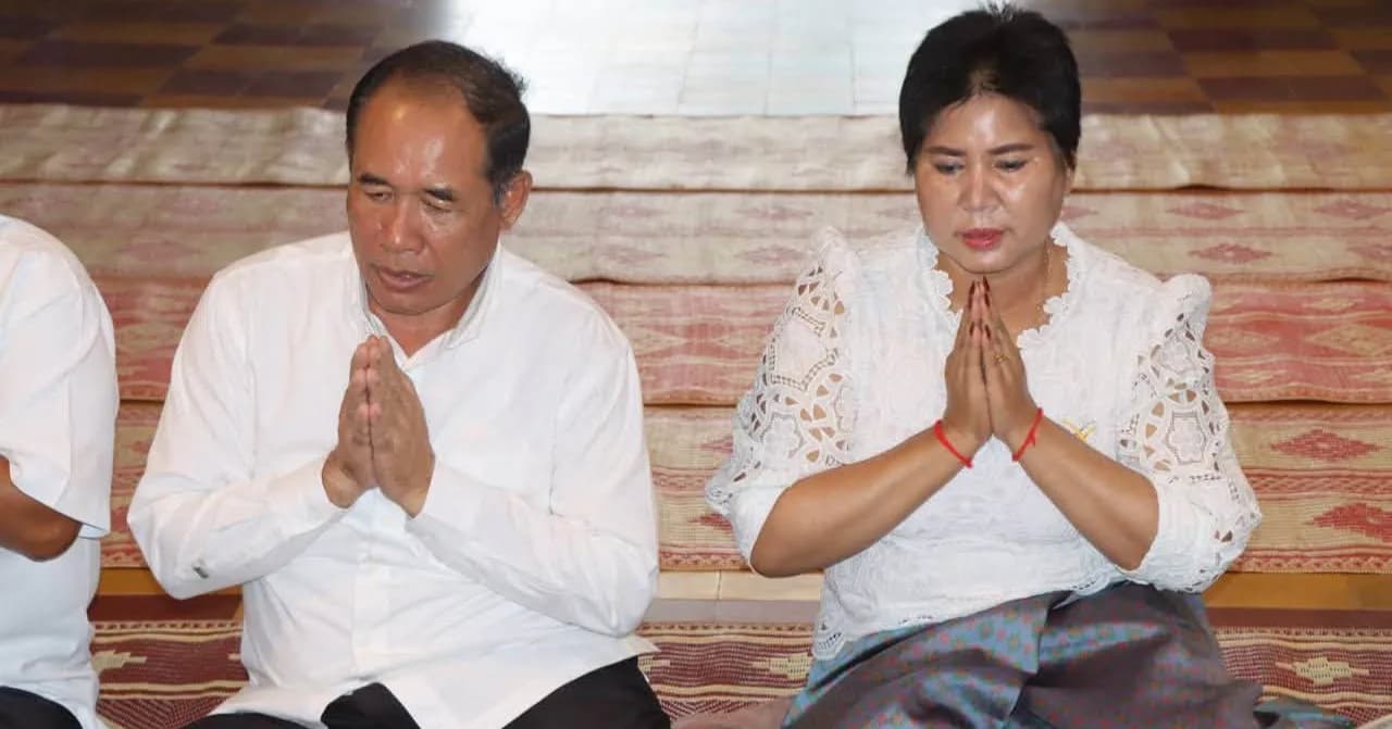 ឧត្តមសេនីយ៍ត្រី នូវ សំអុល និងភរិយា ព្រមទាំងសហការី នាំយកចង្ហាន់ និងទេយ្យទាន ប្រគេនព្រះសង្ឃគង់ចាំព្រះវស្សា នៅវត្តឥន្ធញ្ញាណ (វត្តក្រោម) ខេត្តព្រះសីហនុ