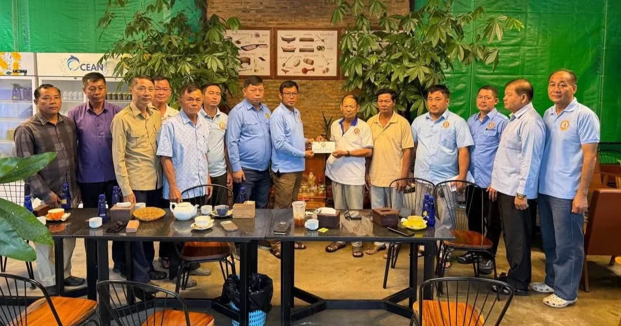 ក្រុមការងារគណបក្សប្រជាជនកម្ពុជាខេត្តចុះមូលដ្ឋានសង្កាត់លេខ៤ ក្រុងព្រះសីហនុ ចុះសំណេះសំណាល និងឧបត្ថម្ភថវិកាជូនមន្ត្រីមូលដ្ឋាន និងសមាជិកបក្សមានជំងឺ