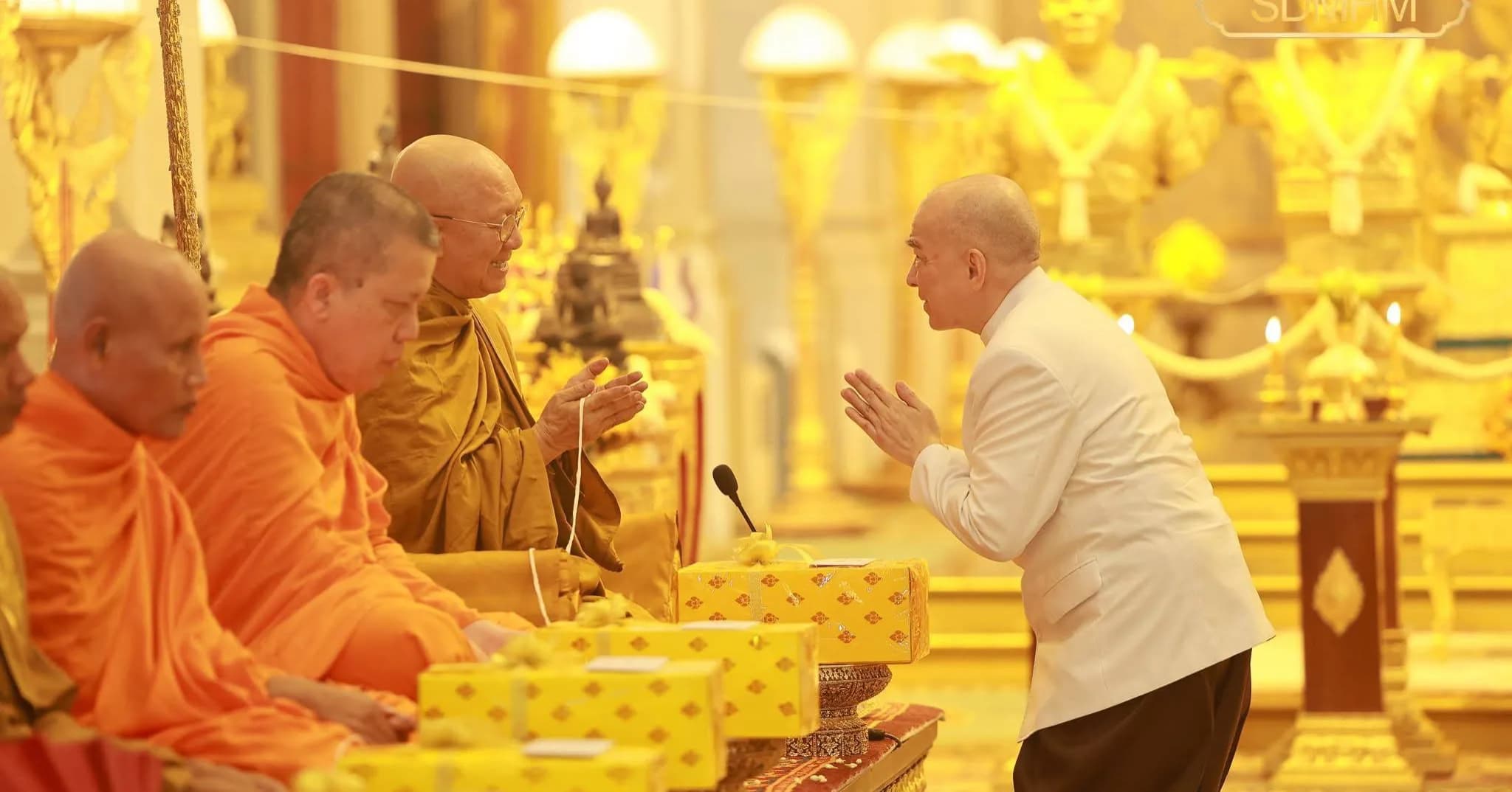 ព្រះករុណាជាអម្ចាស់ជីវិតលើត្បូង ស្តេចយាងជាព្រះរាជាធិបតី ពិធីថ្វាយព្រះរាជកុសល នាឱកាសព្រះរាជពិធីបុណ្យកាន់បិណ្ឌទី១៣