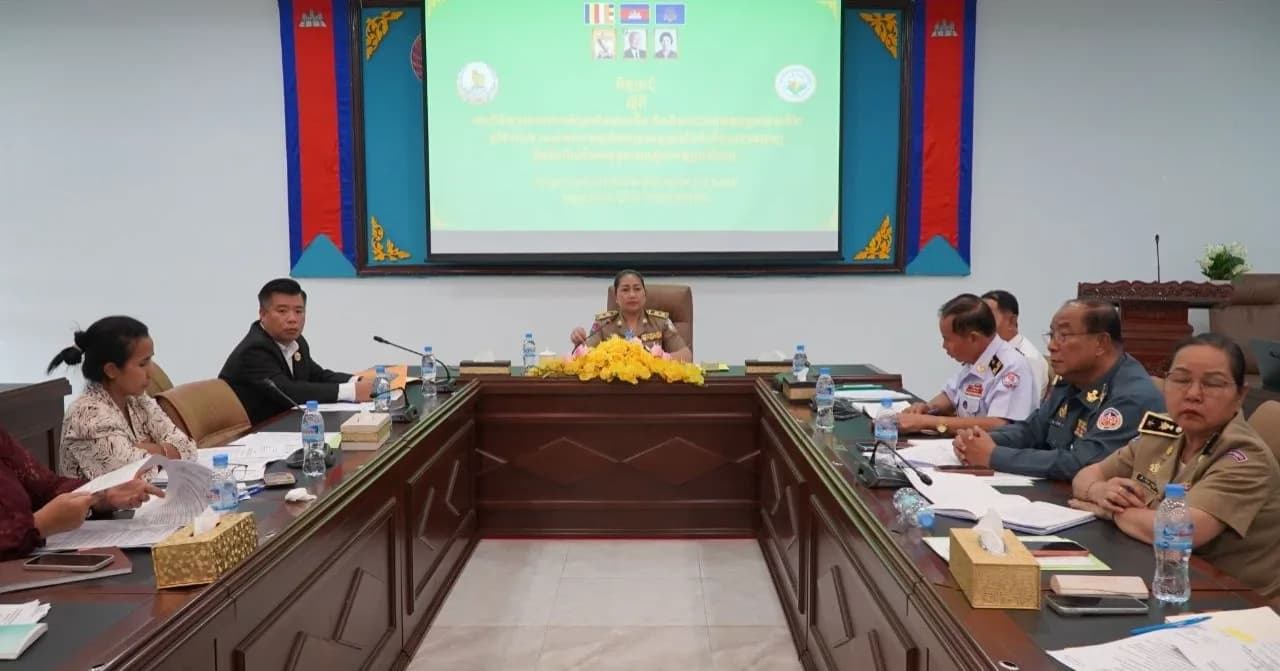 លោកស្រីអភិបាលរងខេត្តព្រះសីហនុ ណែនាំឱ្យលេខាធិការដ្ឋាន និងក្រុមការងារទាំង៦ បន្តសហការគ្នាឱ្យកាន់តែជិតស្និទ្ធដើម្បីបង្ក្រាបអំពើជួញដូរមនុស្ស