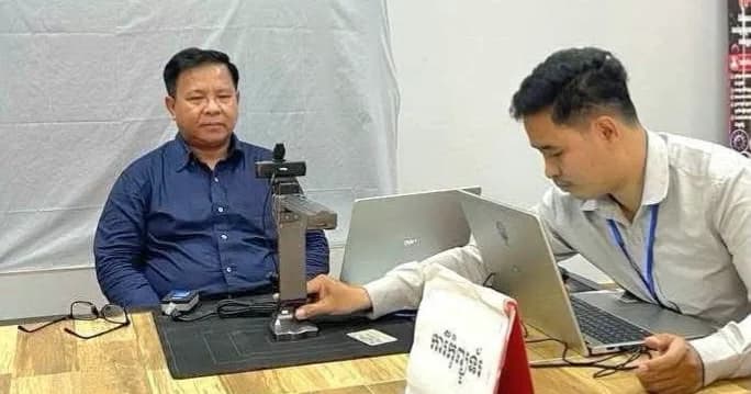 ឯកឧត្តម គង់ គឹមនី អញ្ជើញធ្វើជីវមាត្រ នៅការិយាល័យចុះឈ្មោះបោះឆ្នោត សង្កាត់សុខដុម