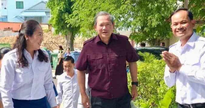 សម្ដេចរធិបតី ហ៊ុន ម៉ាណែត អញ្ជើញចុះពិនិត្យស្ថានភាព និងសំណេះសំណាលជាមួយគណៈគ្រប់គ្រងសាលារៀន លោកគ្រូ អ្នកគ្រូ និងក្រុមការងារជួសជុលនៅវិទ្យាល័យកំបូល រាជធានីភ្នំពេញ