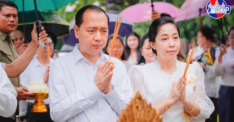 ឯកឧត្តម នេត្រ ភក្ត្រា រ និងលោកជំទាវ ទុយ សិរីរតនៈ និងថ្នាក់ដឹកនាំ មន្រ្តីរាជការនៃក្រសួងព័ត៌មាន អញ្ជើញរៀបចំពិធីអភិសេករូបបដិមាព្រះវិស្ណុ និងព្រះនាងឥន្ទ្រទេវី នៅសួនច្បារជ័យមង្គលព័ត៌មាន