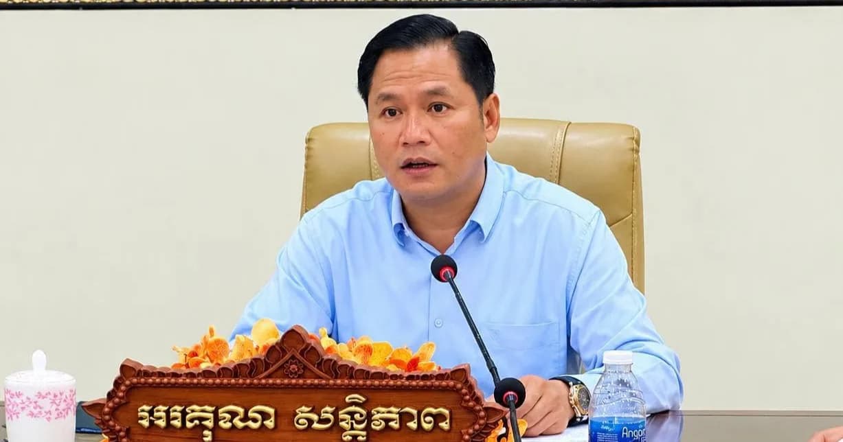 លោក សាមុត សុធារិទ្ធ អភិបាលស្តីទីខេត្តព្រះសីហនុ ដឹកនាំកិច្ចប្រជុំពិនិត្យ និងពិភាក្សាលើការរៀបចំទីតាំងសាងសង់អគារថ្មីមន្ទីរពេទ្យបង្អែកខេត្ត