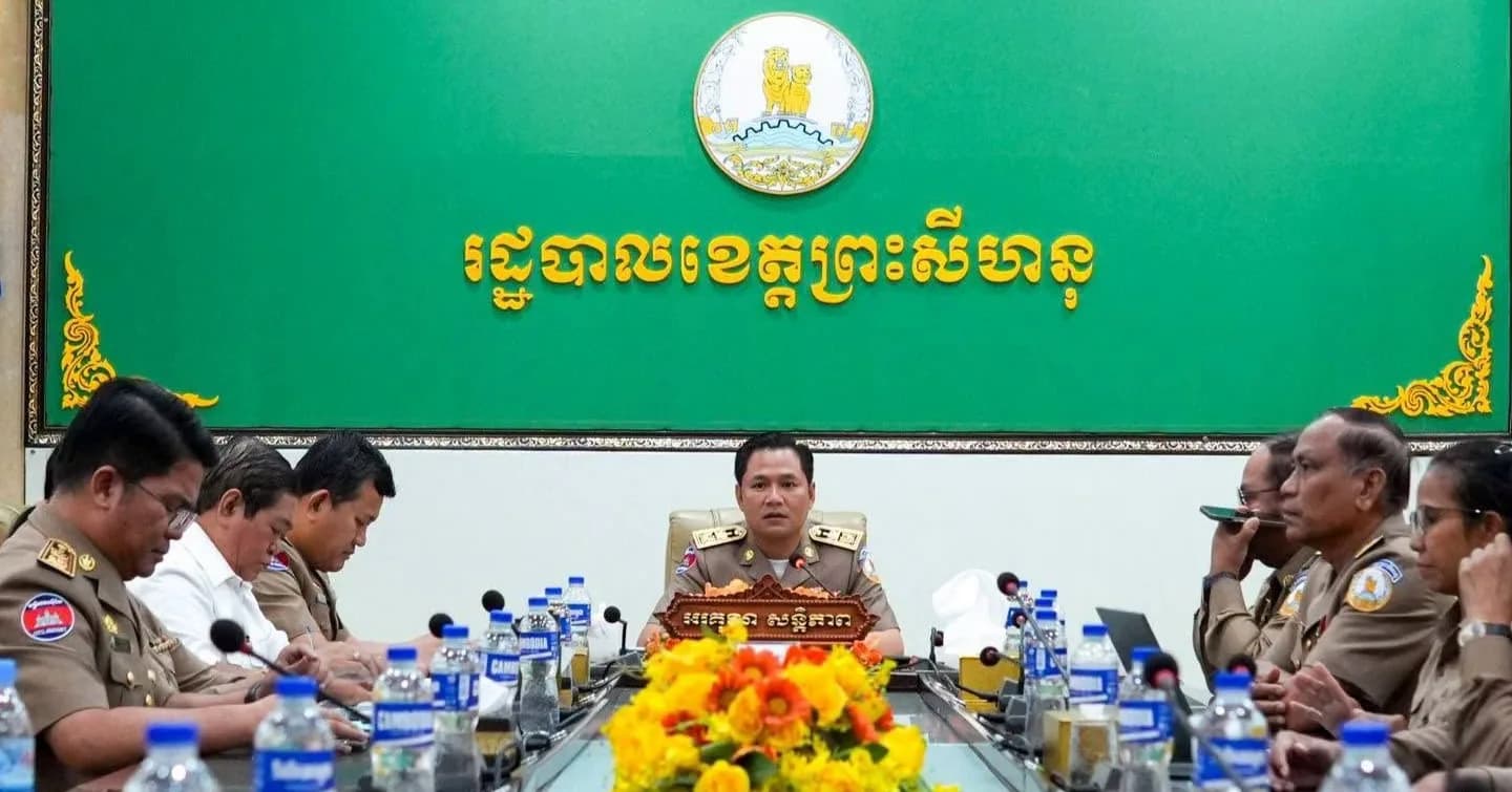 លោក សាមុត សុធារិទ្ធ អភិបាលស្តីទីខេត្តព្រះសីហនុ អញ្ជើញជួបសំណេះសំណាល និងផ្តល់អំណោយលើកទឹកចិត្តដល់មន្ត្រីរាជការ ក្នុងឱកាសបុណ្យភ្ជុំបិណ្ឌ