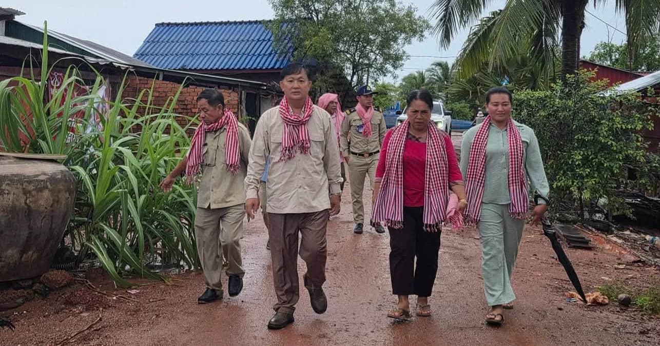 អភិបាលស្រុកព្រៃនប់ ចុះពិនិត្យផ្លូវជម្ពូខ្មៅ ត្រៀមដាក់ជាគម្រោងអាទិភាពស្នើសុំការគាំទ្រពីថ្នាក់ខេត្ត