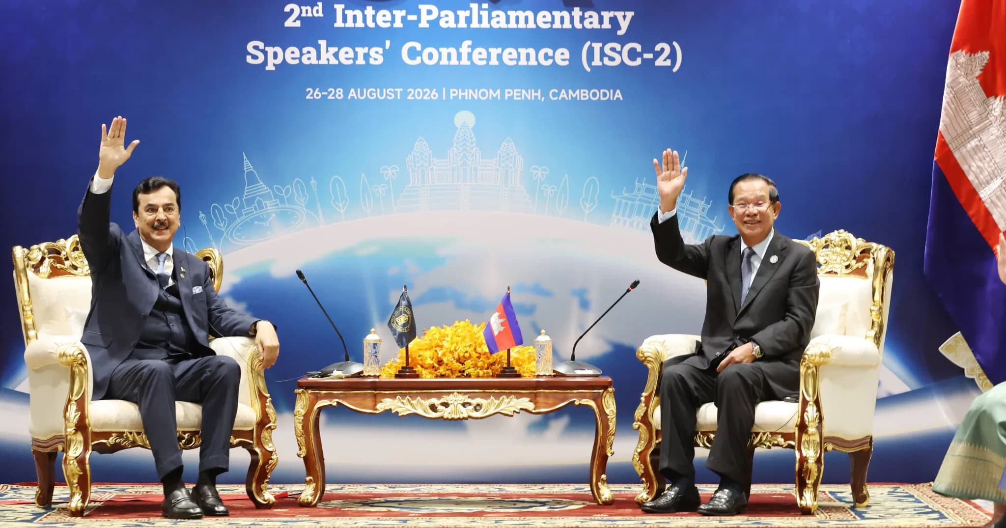 សម្តេចតេជោ ហ៊ុន សែន ទទួលជួបសម្តែងការគួរសមជាមួយប្រធានគណៈប្រតិភូ មុនពិធីបើក ISC-2