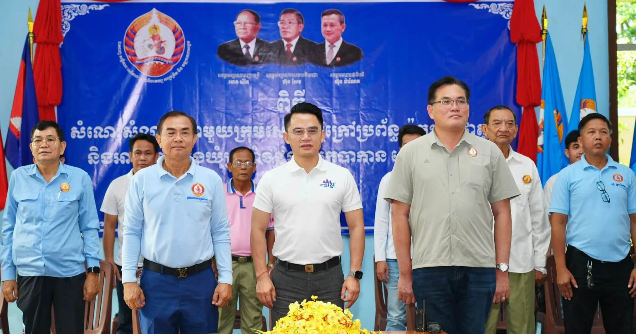 ឯកឧត្តម អ៉ឹង ឌីប៉ូឡា ជួបសំណេះសំណាល និងរៀបចំអាហារសាមគ្គីជាមួយកម្មករ និងអ្នកសេដ្ឋកិច្ចក្រៅប្រព័ន្ធជិត ៦០០នាក់ នៅឃុំត្រពាំងជង