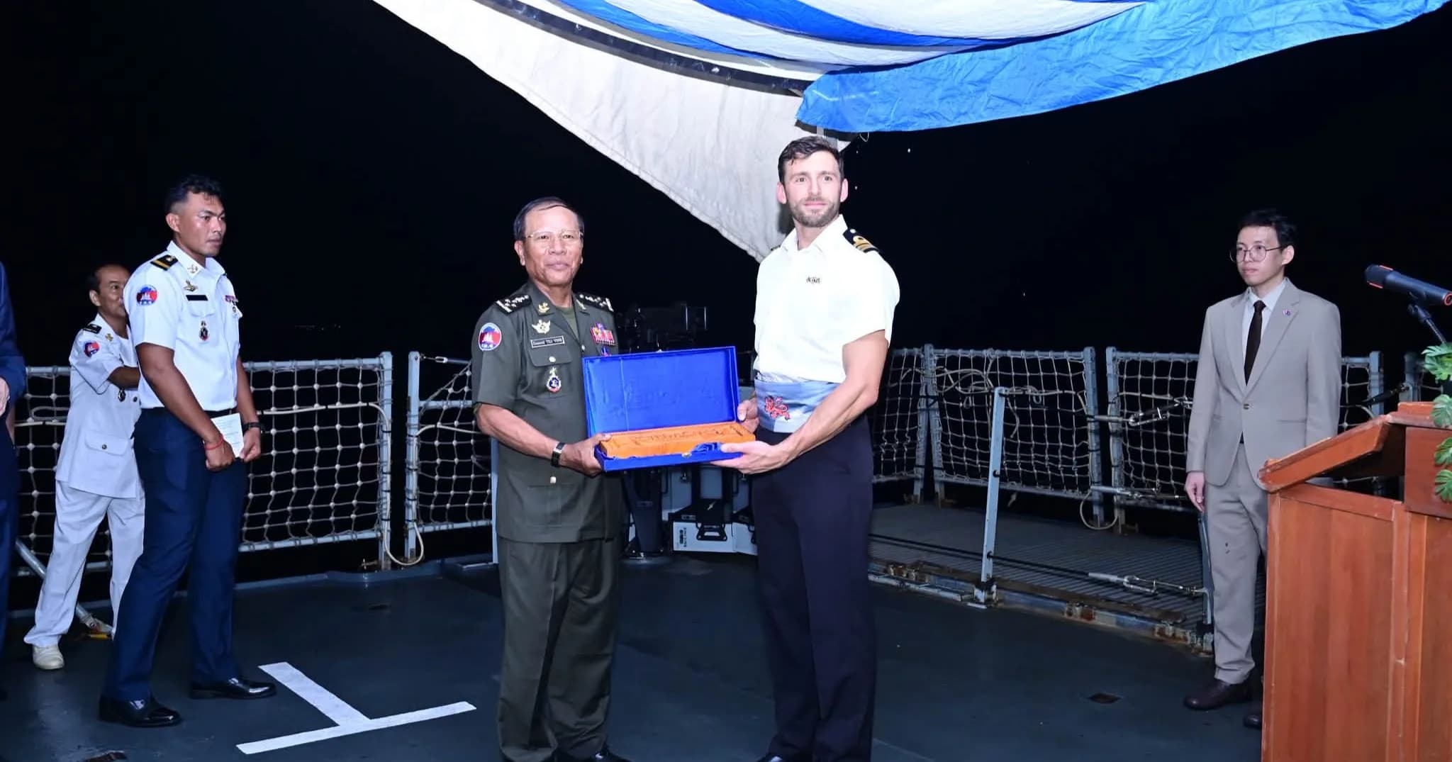 កងទ័ពជើងទឹកកម្ពុជា និងចក្រភពអង់គ្លេស ពង្រឹងចំណងសហប្រតិបត្តិការ តាមរយៈពិធីជប់លៀងមិត្តភាពលើនាវា HMS TAMAR