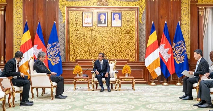 សម្តេចតេជោ ហ៊ុន សែន ប្រមុខរដ្ឋស្តីទី អនុញ្ញាតឱ្យ ឯកអគ្គរដ្ឋទូតអុីរ៉ង់ ចូលជួបសម្ដែងការគួរសម និងប្រគល់សារតាំង