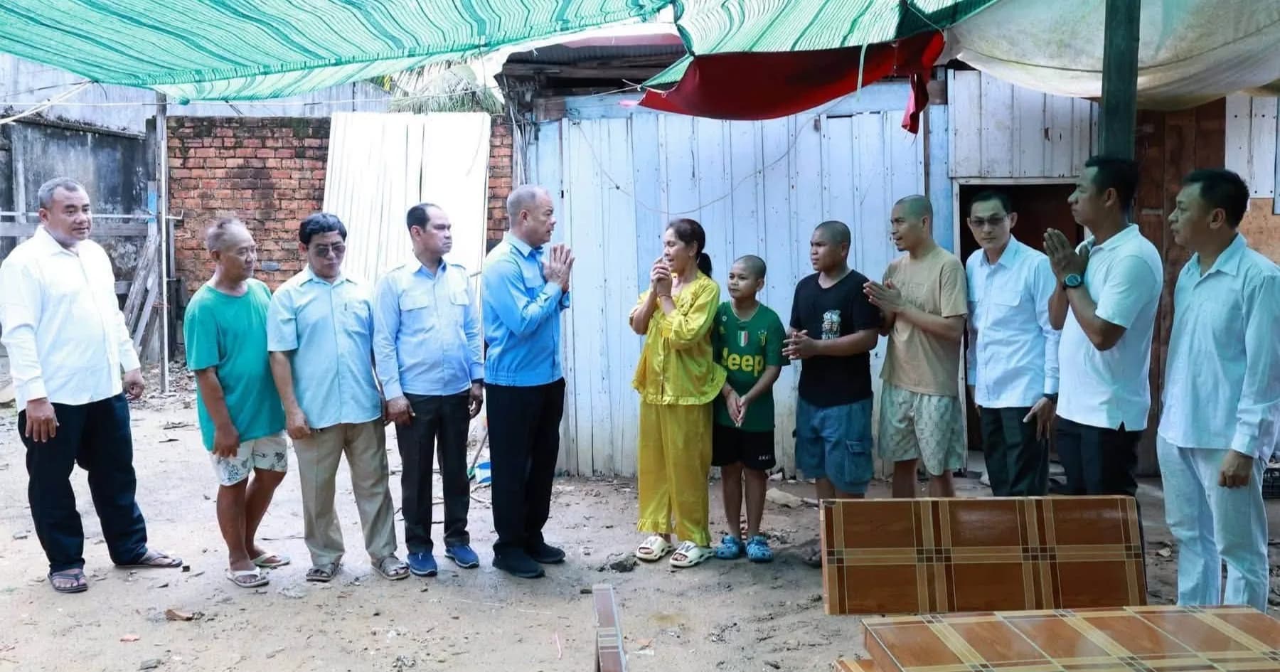 ថ្នាក់ដឹកនាំចុះមូលដ្ឋាននាំយកអំណោយស័ង្កសី និងថវិកា ឧបត្ថម្ភជូនគ្រួសារសពប្រជាពលរដ្ឋខ្វះខាតចំនួន ១គ្រួសារ នៅក្រុងព្រះសីហនុ