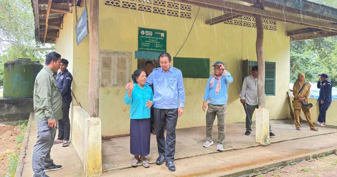 ឯកឧត្តម ម៉ាង ស៊ីណេត អភិបាលខេត្តព្រះសីហនុ ចុះពិនិត្យស្ថានភាពសាលាមត្តេយ្យសិក្សាសហគមន៍ ម៉ាអ៊ូរ