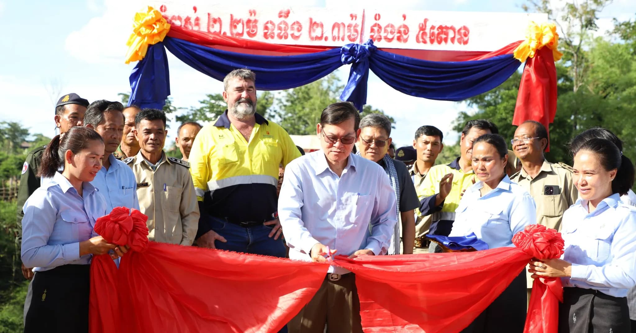 ស្ពាន និងផ្លូវ ១កន្លែង ត្រូវបានសម្ពោធដាក់ឱ្យប្រើប្រាស់ជាផ្លូវការ ដើម្បីបម្រើផលប្រយោជន៍ជូនប្រជាពលរដ្ឋ និងសិស្សានុសិស្សចំនួន ៣ភូមិ