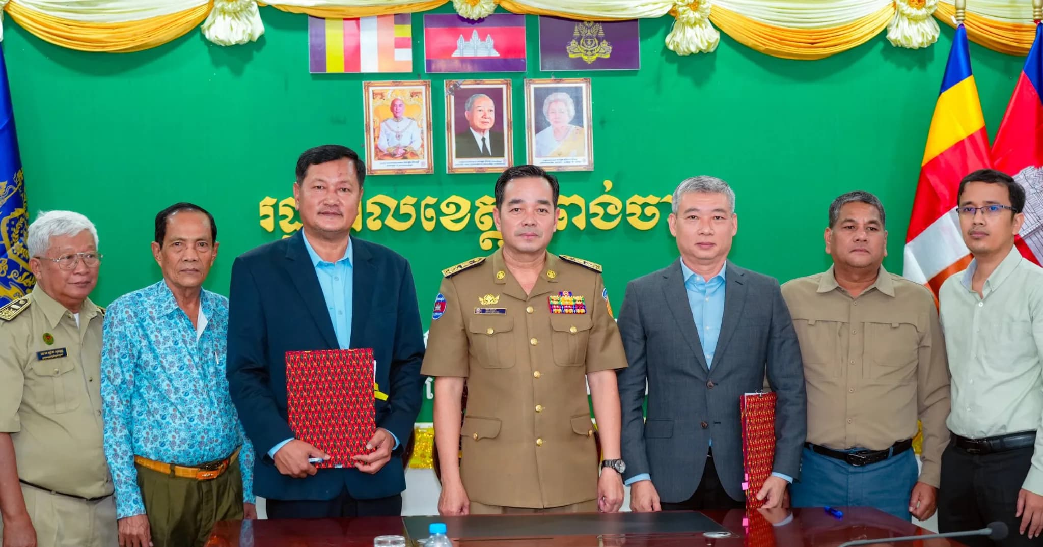 រដ្ឋបាលក្រុងកំពង់ចាម និងក្រុមហ៊ុន ស៊ីទ្រី ចុះហត្ថលេខាលើកិច្ចសន្យា បន្តបម្រើសេវាកម្មប្រមូល និងដឹកជញ្ជូនសំរាម-សំណល់រឹង