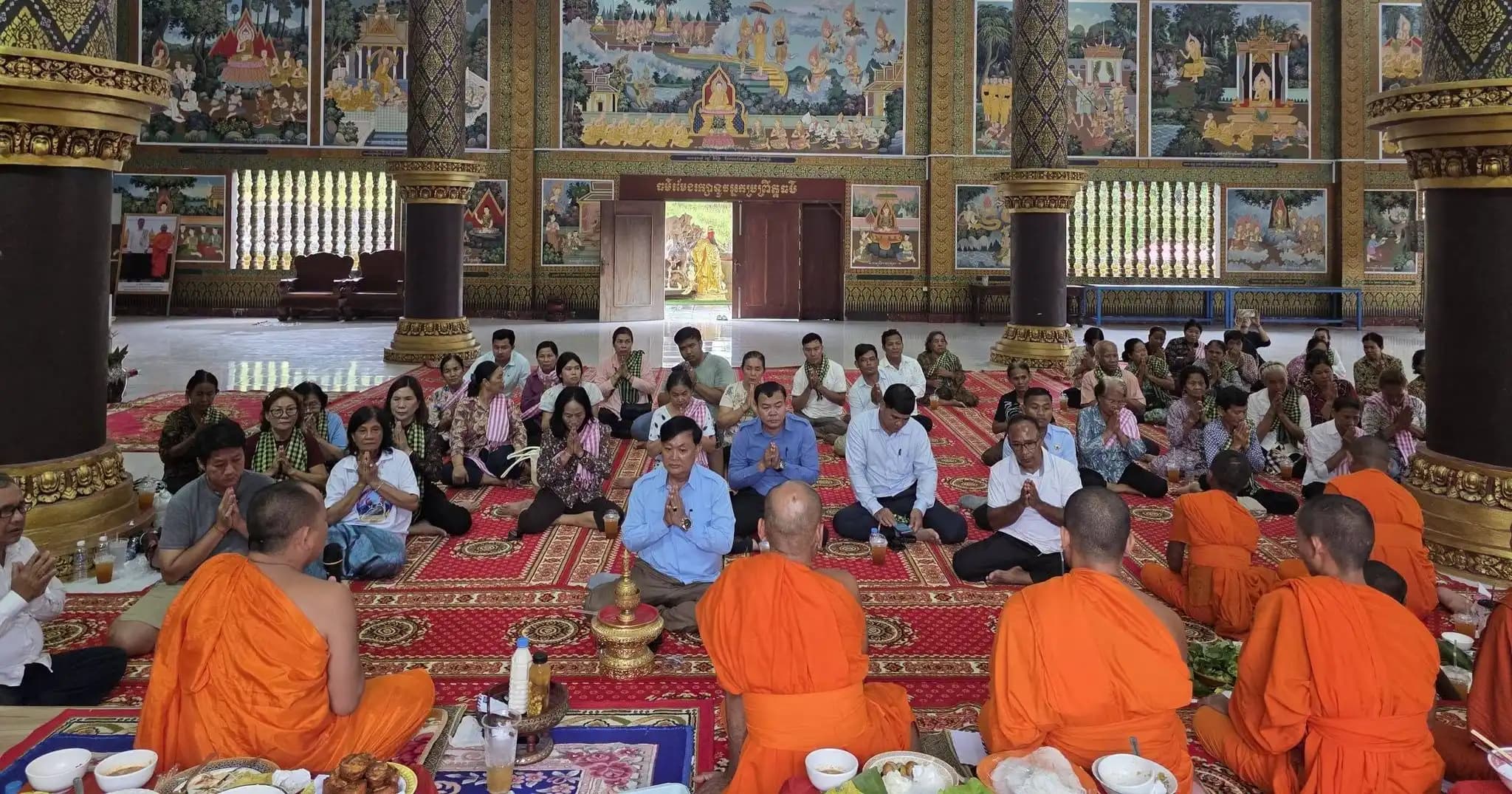 អភិបាលស្រុកព្រៃនប់ អញ្ជើញចូលរួមរៀបចំចង្ហាន់ប្រគេនព្រះសង្ឃ ៤៩អង្គ នៅវត្តព្រហ្មកេរ្តិ៍