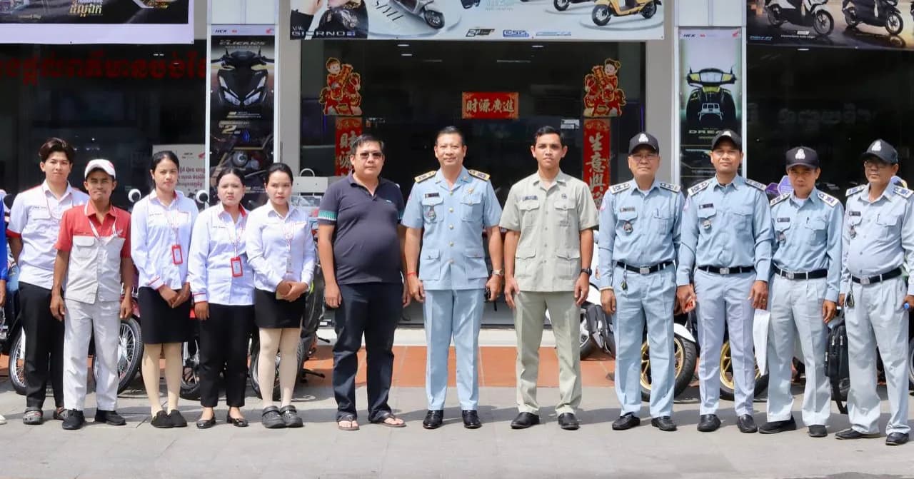 មន្ត្រី ក.ប.ប. ខេត្តព្រះសីហនុ ចុះស្រាវជ្រាវ និងប្រមូលសំណាកទំនិញគ្រឿងសំណង់ និងគ្រឿងបន្លាស់ម៉ូតូ ដើម្បីទប់ស្កាត់សារធាតុពុលអាសបេស្តុស (Asbestos)