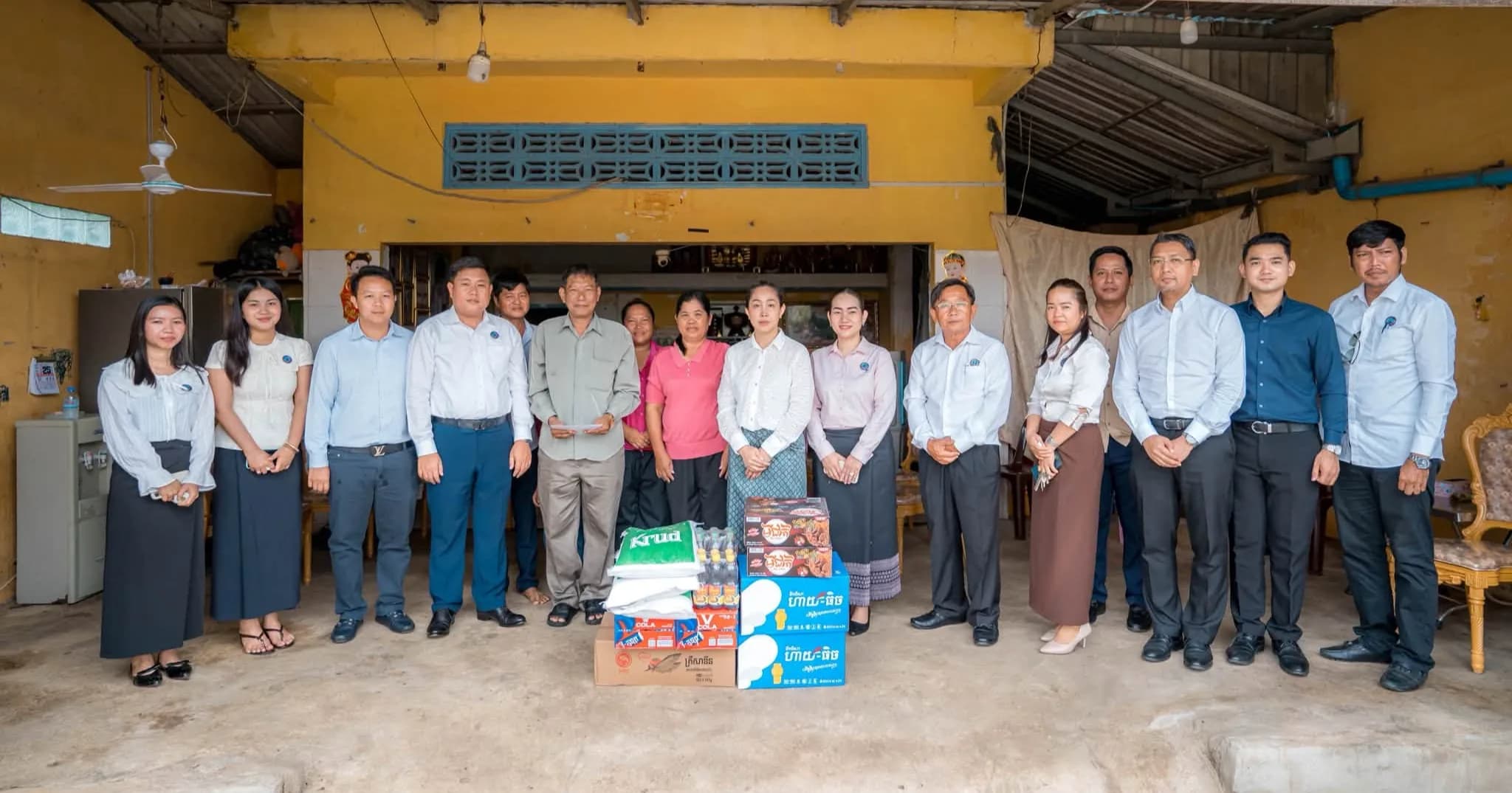 លោកជំទាវ ទុយ សិរីរតនៈ នេត្រភក្ត្រា ចុះសួរសុខទុក្ខ និងនាំយកអំណោយឧបត្ថម្ភជូនលោក ផន សុភា អតីតមន្ត្រីរាជការក្រសួងព័ត៌មាន