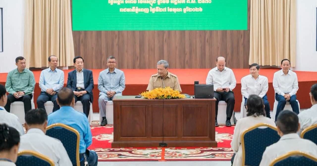 សម្តេចធិបតី ជួបសំណេះសំណាល ជាមួយលោកគ្រូ អ្នកគ្រូបង្គោល និងនាយក នាយិកា នៃសាលារៀនចំនួន ១៦១ សាលា
