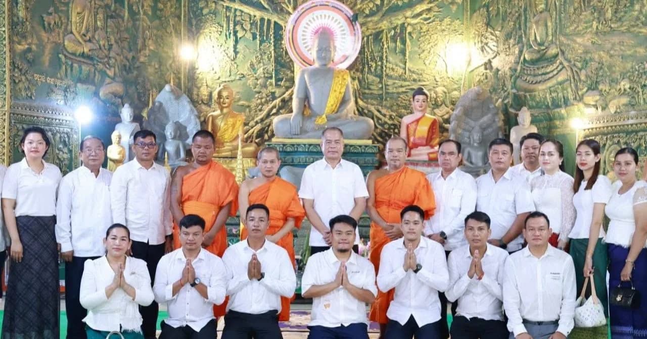 លោកឧត្តមសេនីយ៍ត្រី ហេង ប៊ុនទី មេបញ្ជាការកងរាជអាវុធហត្ថខេត្តព្រះសីហនុ និងសហការី អញ្ជើញចូលរួមពិធីបុណ្យកាន់បិណ្ឌវេនទី១២ និងប្រគេនទេយ្យទានដល់វត្តចំនួន៣ ក្នុងស្រុកព្រៃនប់
