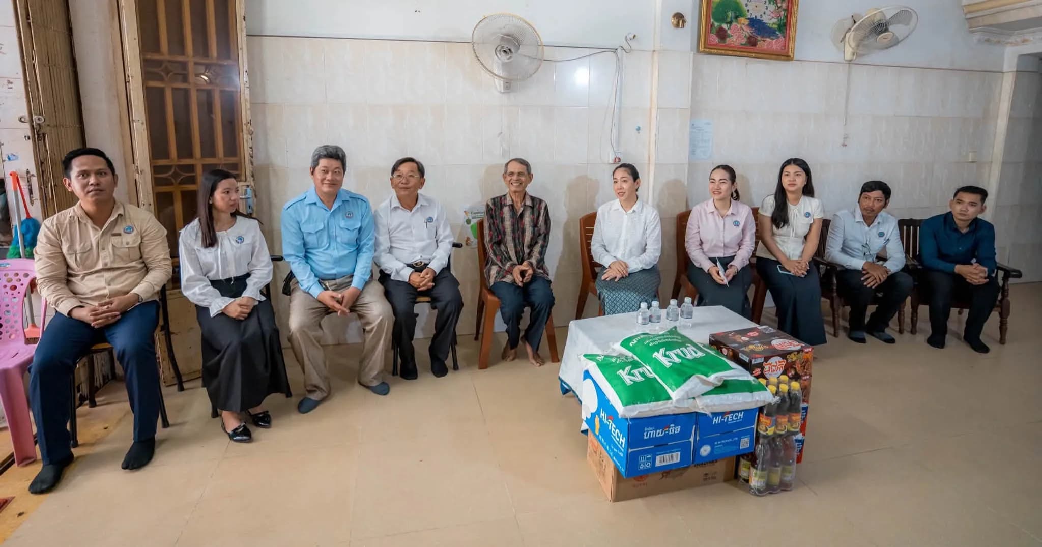លោកជំទាវ ទុយ សិរីរតនៈ នេត្រភក្ត្រា អញ្ជើញចុះសួរសុខទុក្ខ និងនាំយកអំណោយឧបត្ថម្ភជូនលោក អ៊ុ ភុន និវត្តជនក្រសួងព័ត៌មាន