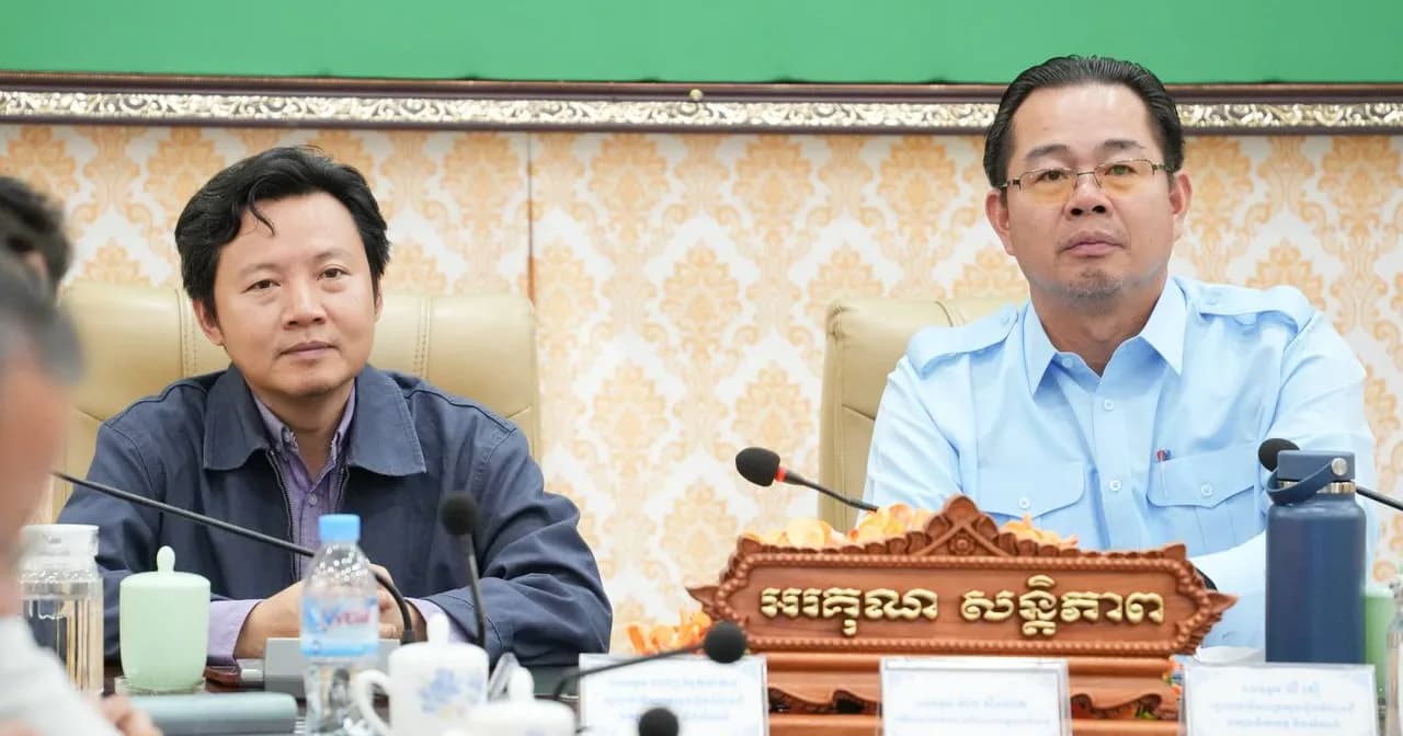 ឯកឧត្តម ម៉ាង ស៊ីណេត និងឯកឧត្តម លី រស្មី ដឹកនាំកិច្ចប្រជុំពិនិត្យវឌ្ឍនភាពការសាងសង់អគាររដ្ឋបាលថ្មីសាលាខេត្តព្រះសីហនុ